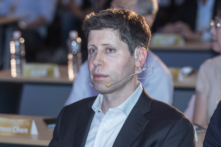 OpenAI 首席执行官就他提出的人工智能可能导致高达 70% 的工作岗位消失这一观点，接受了一位美国民主党参议员的质问
