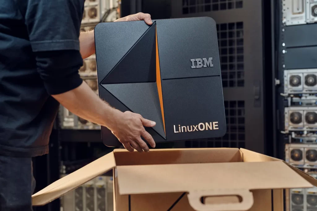 IBM 推出一款用于人工智能的大型主机：LinuxONE Emperor 5